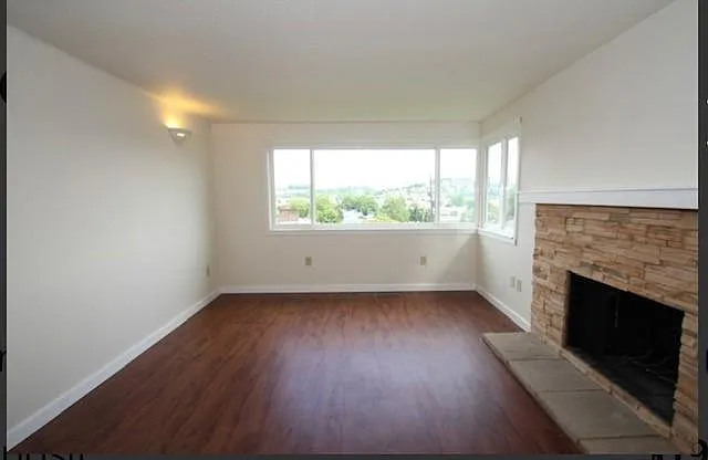 81 SW 2nd St #2 — Photo 3