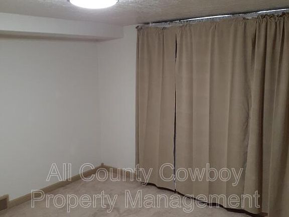 5th image of 819 1/2 E Lewis St