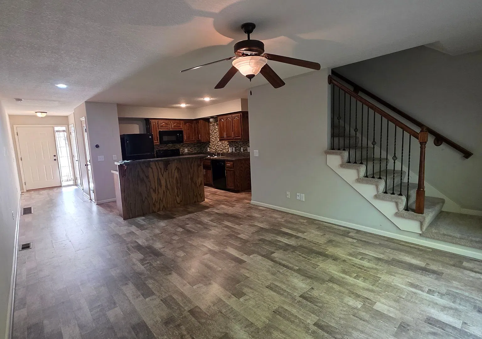 Coming Soon! 2-Bedroom, 2.5 Bath Single Family for Rent in Kansas City, MO | Attached Garage & Mo... — Photo 3