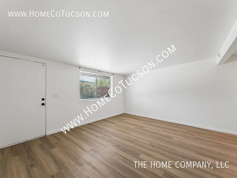 4537 E Fairmount St — Photo 3