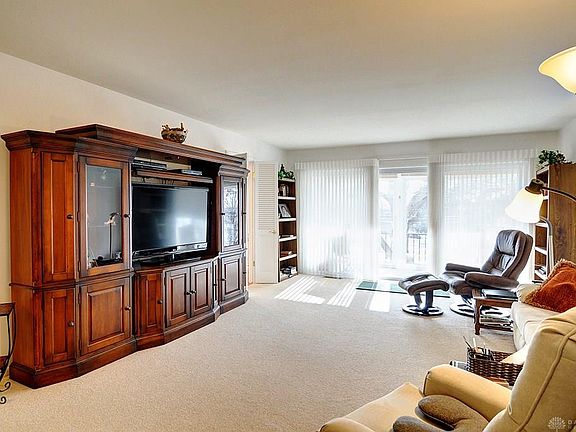 3rd image of 3371 Southdale Dr APT 3