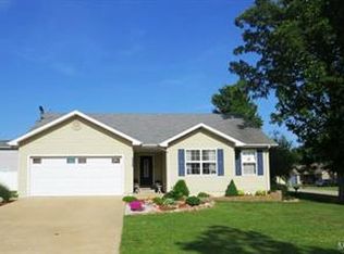 2430 Cranberry Ln, Lebanon, MO 65536