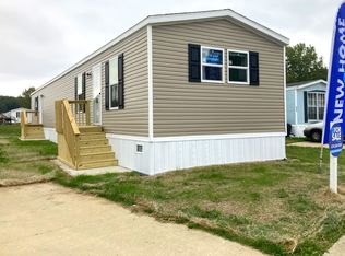 911 Oak Pointe Xing, Warsaw, IN 46580