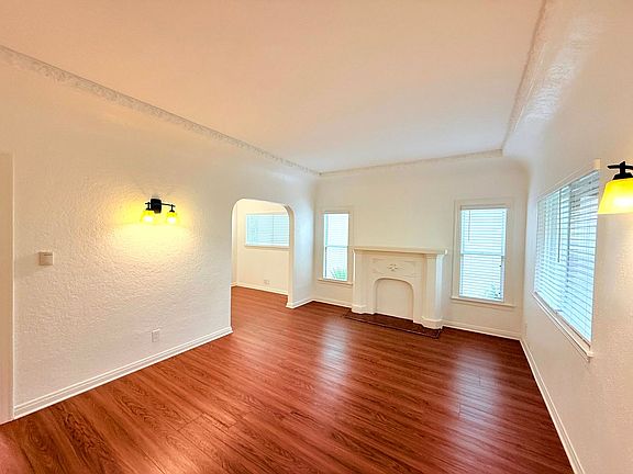 3rd image of 2747-2751 Pomeroy Ave