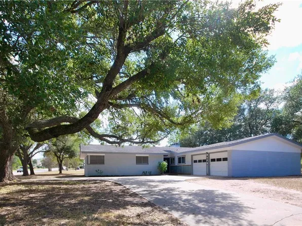 404 S Faires St, Flatonia, TX 78941