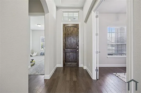 3 bed, 2469 sqft, $3,100 — Photo 3