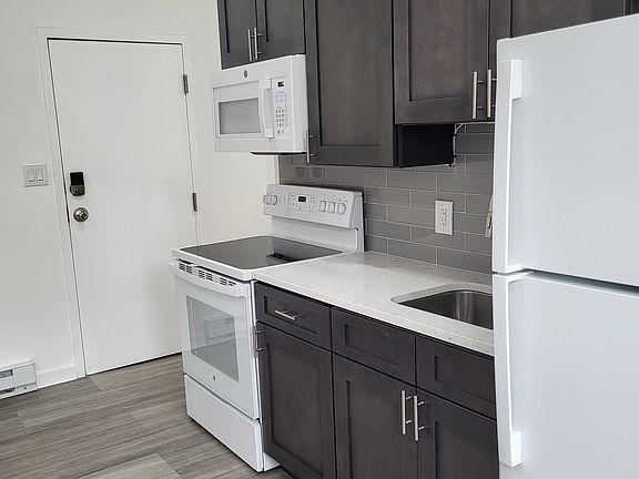 2nd image of 2639 W Girard Ave #3