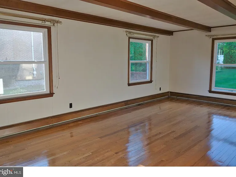 214 Valley Rd — Photo 4