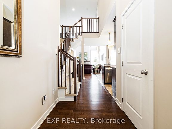 5th image of 119 Riddell St