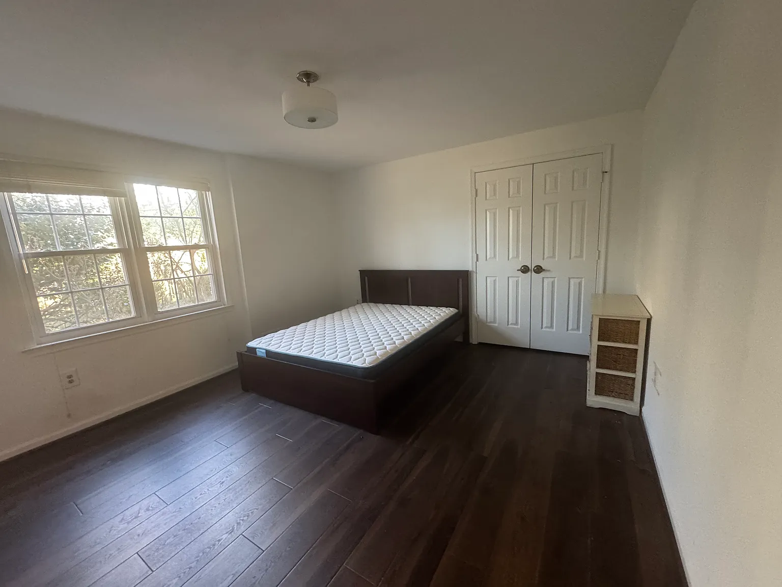 2 bed, 1.5 bath, 2000 sqft, $1,100 — Photo 3