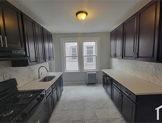 2nd image of 924 S 20th St Floor 2