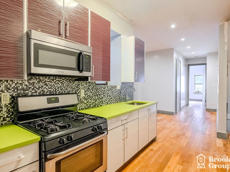 1st image of 106 Grattan St APT 1L