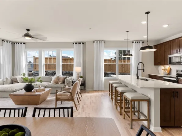 399 Neponset #213, Canton, MA 02021