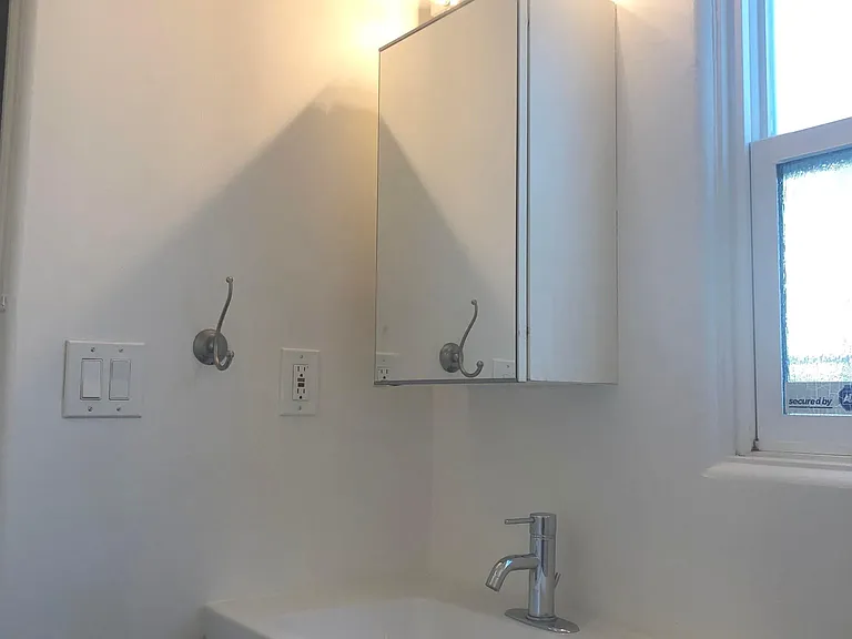 4072 Meade Ave — Photo 9