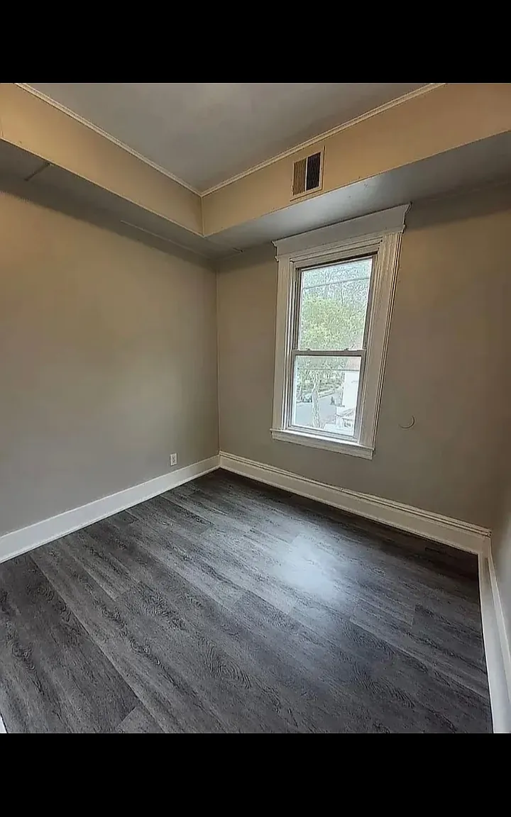 3 bed, $1,850 — Photo 2