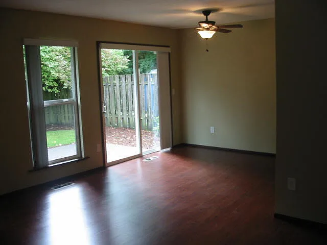 1616 SE Lambert St — Photo 4
