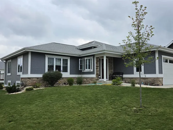 233 Greenway Cir, Deerfield, WI 53531