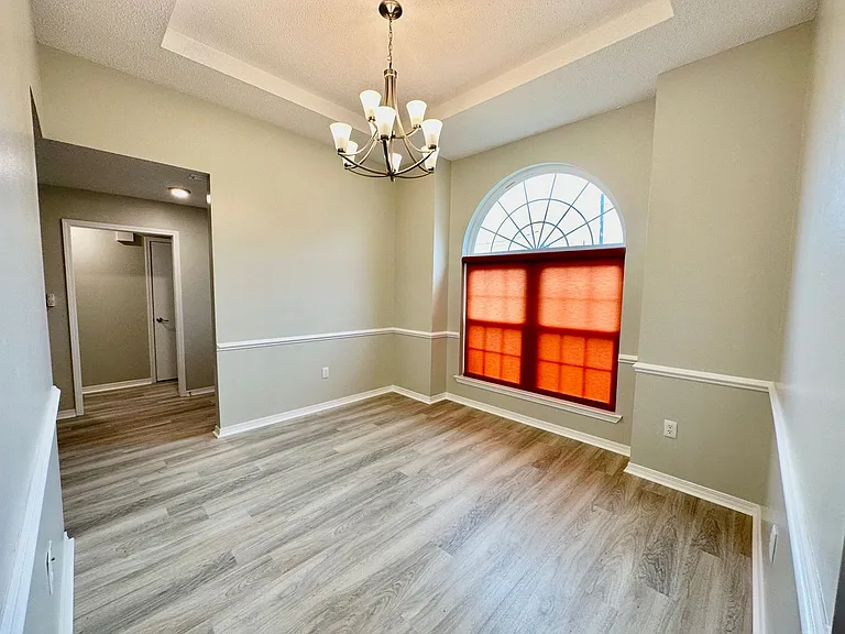 519 E Timberlake Dr — Photo 5