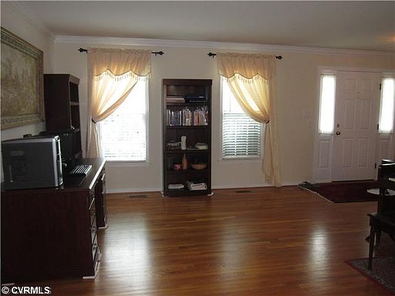 4th image of 11024 Seward Way