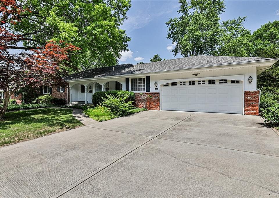 1st image of 624 E Leslie Dr