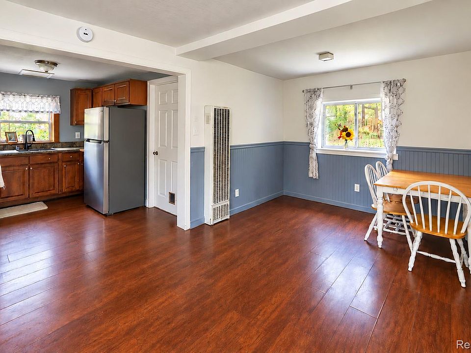 394 S Elm St, photo 4