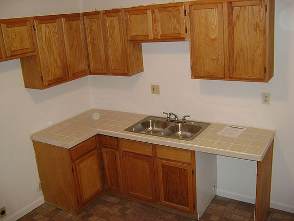 3rd image of 806 Spruce Ave