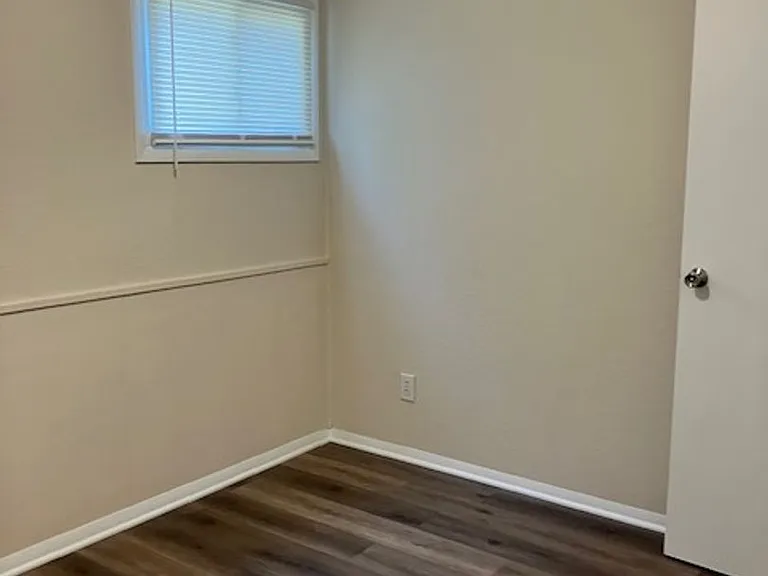 112 S Maple St — Photo 11
