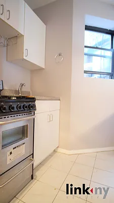 Rented by Link NY Realty | media 42