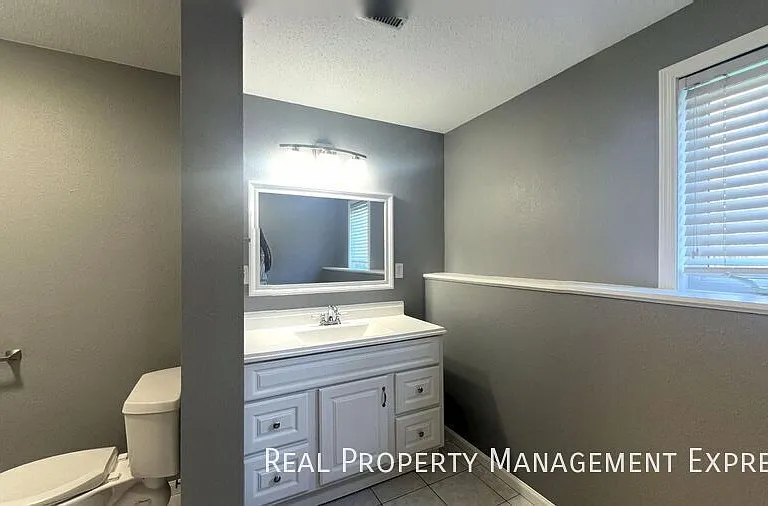 5208 S Birchwood Ave — Photo 16