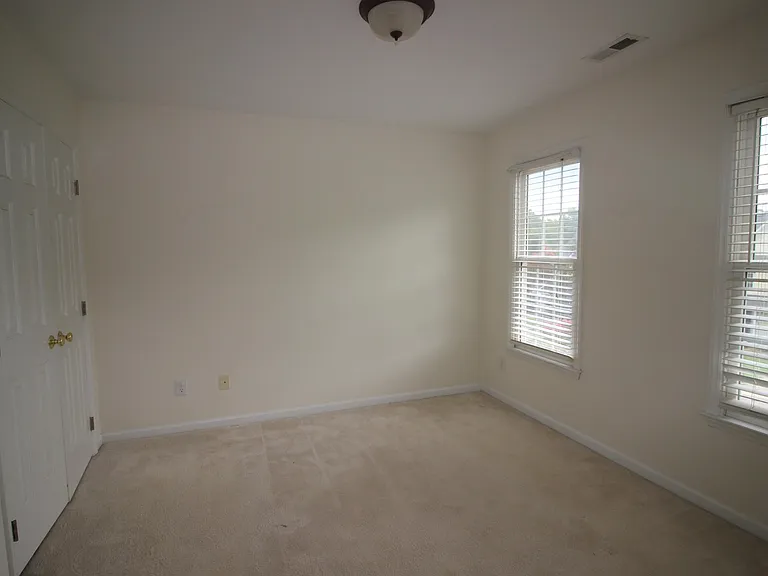 304 Peachtree Point Ct — Photo 17