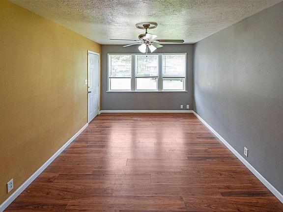 4th image of 230 Charlotte Dr