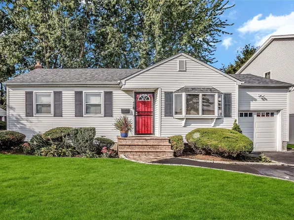 48 Knickerbocker Road, Plainview, NY 11803