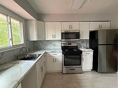 5th image of 10 Birchwood Dr