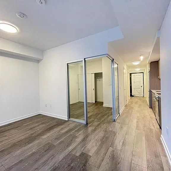 5 Wellington St S — Photo 15