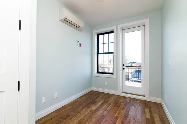 Rented by Nooklyn NYC LLC | media 32