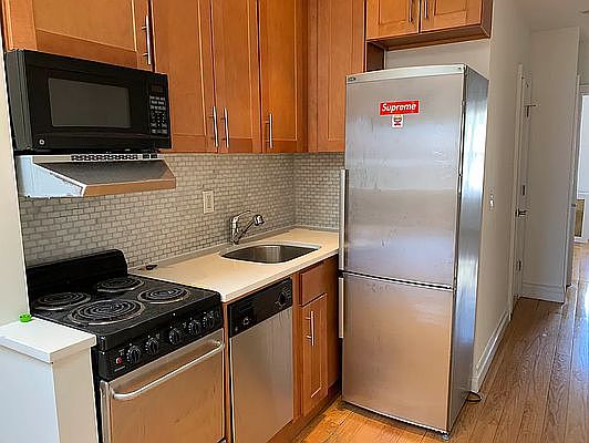 3rd image of 209 E 5th St APT 9