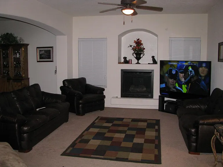 Relaxing living room 1 w/fireplace