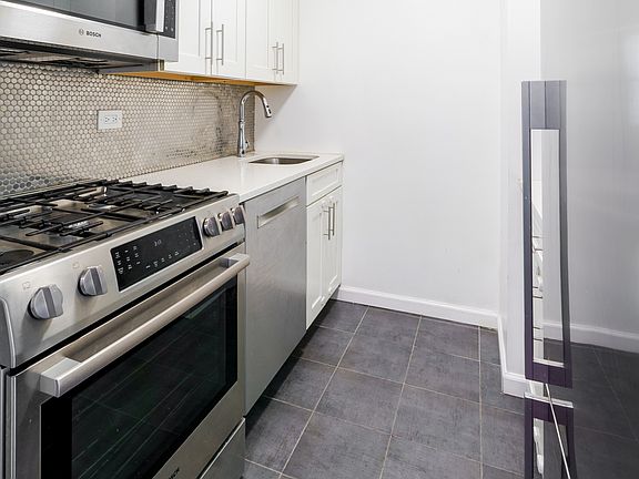 5th image of 301 E 79th St APT 14C