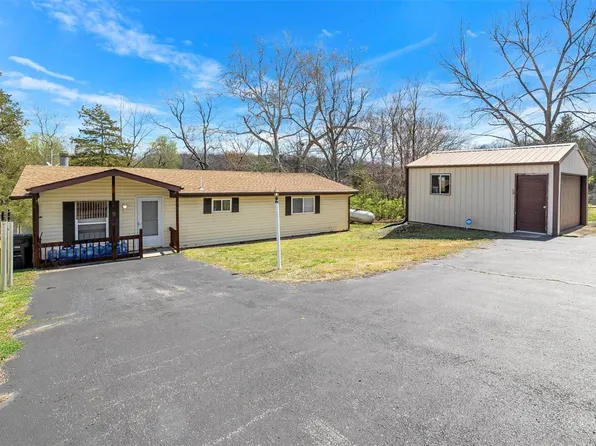 14280 W Sunrise Lake Dr, De Soto, MO 63020