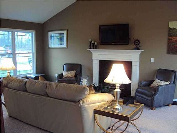 3rd image of 1431 Evergreen Dr