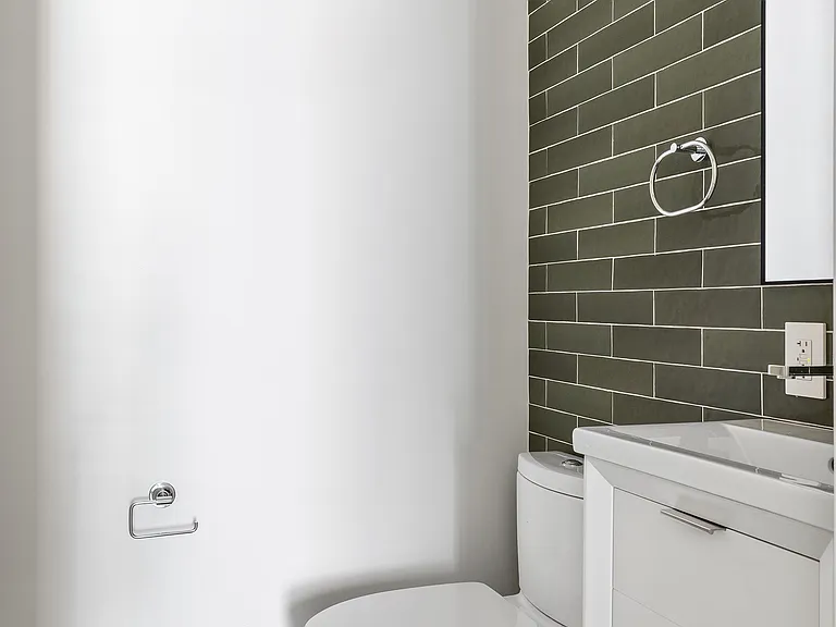 83 Warren St #4B — Photo 8