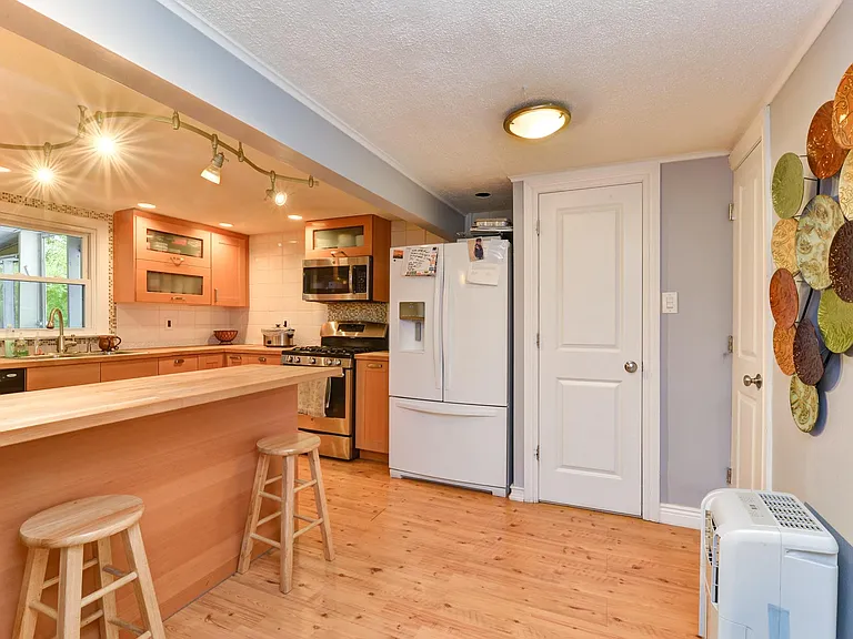 14 Seabird Ave — Photo 3