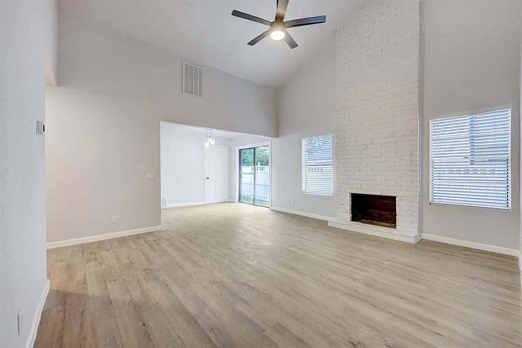 3 bed, 2.0 bath, 1633 sqft, $1,900 — Photo 3