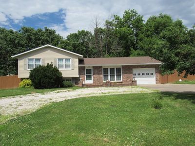 813 Sunset Dr, Macon, MO, 63552