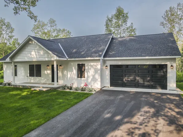 547 Franklin Estates Dr, Petoskey, MI 49770