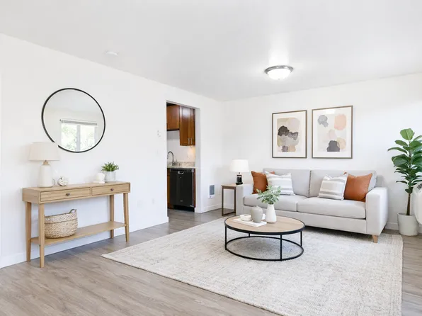 Camerlu Park Apartments - Located in Fremont, 4431 Evanston Ave N APT 1, Seattle, WA 98103