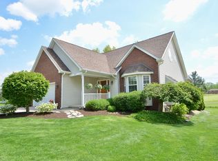 637 Lakeshore Dr E, Hebron, OH 43025