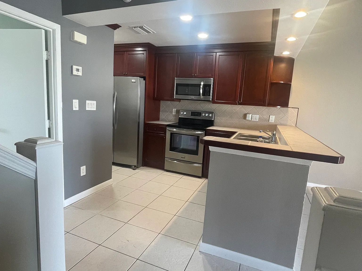 2 bed, 1211 sqft, $2,600 — Photo 2