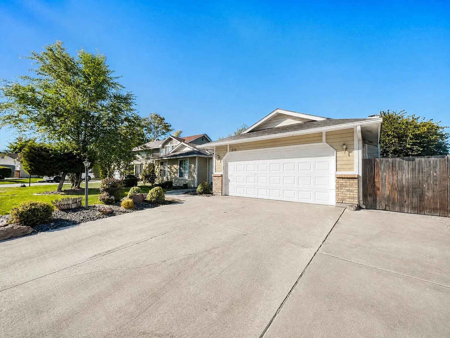 3 bed, 1403 sqft, $2,425 — Photo 3