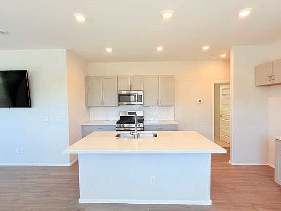 4th image of 14664 W Valentine St